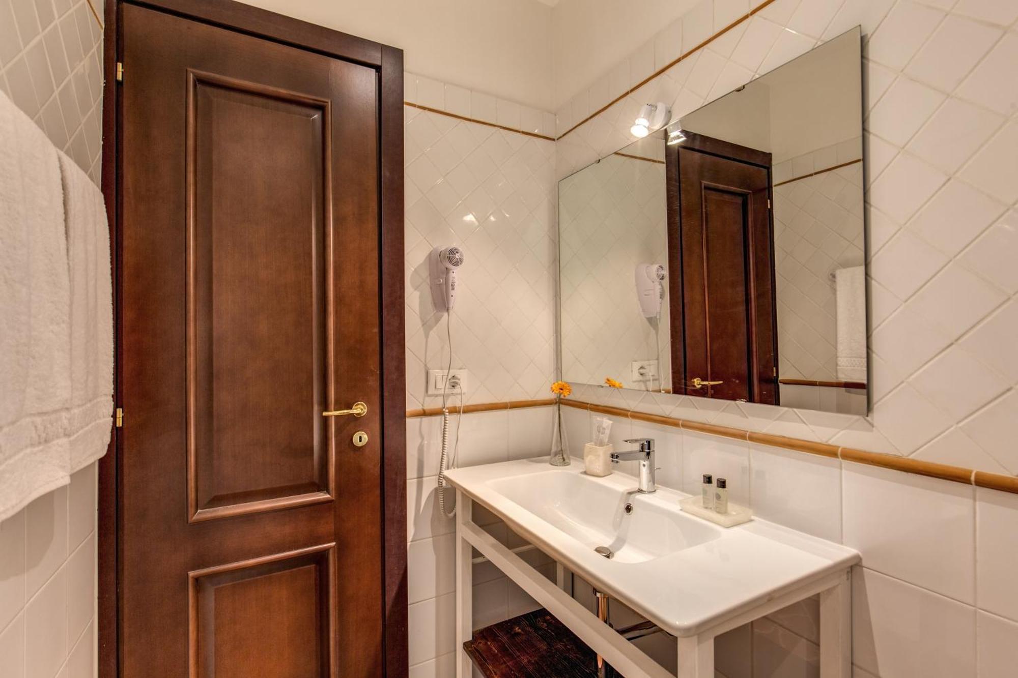 Piccolo Trevi Suites Roma Quarto foto
